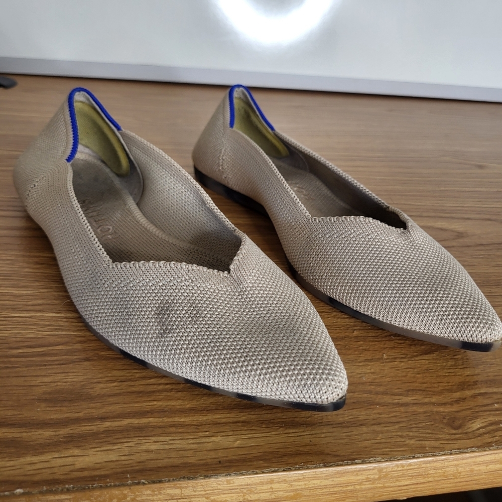 Rothy's Beige Pointed Knit Slip-On Flats with Blue Trim Womens Size 6.5 - Picture 1 of 9